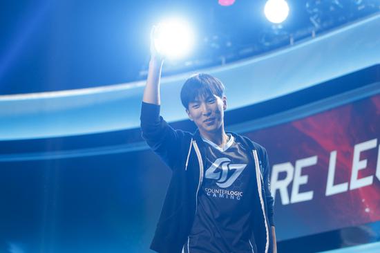 英雄联盟全球总决赛首战IG对阵T1精彩来袭